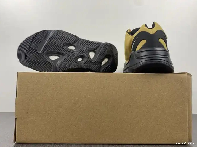 Boost 700 'Honey MNVN Yeezy GZ0717 Flux' 0626